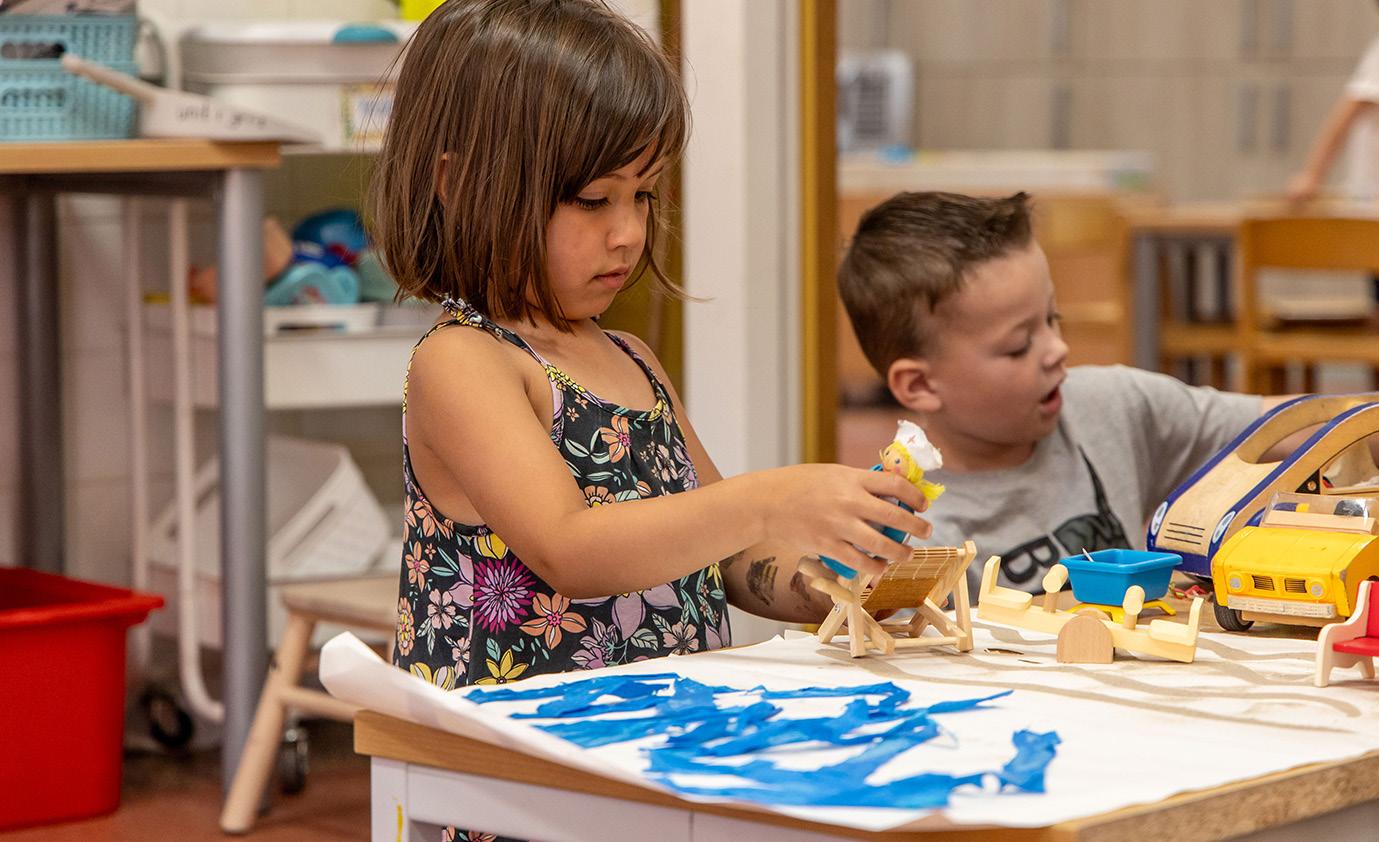 Kindplein 't Centrum in Uden, waar kinderen creatief spelen met houten speelgoed. Kindplein 't Centrum in Uden, waar kinderen creatief spelen met houten speelgoed.