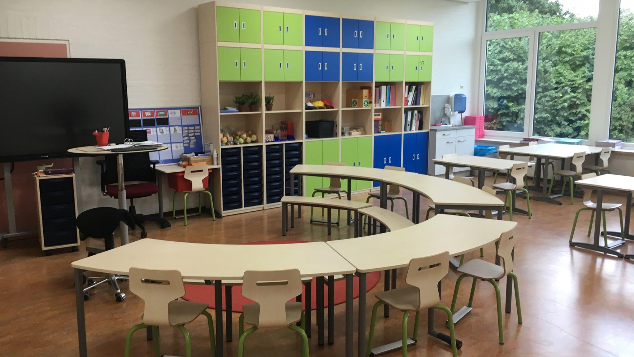 Klaslokaal van Kindcentrum Willibrord in Heiloo met een moderne inrichting en flexibele tafelschikking. Klaslokaal van Kindcentrum Willibrord in Heiloo met een moderne inrichting en flexibele tafelschikking.
