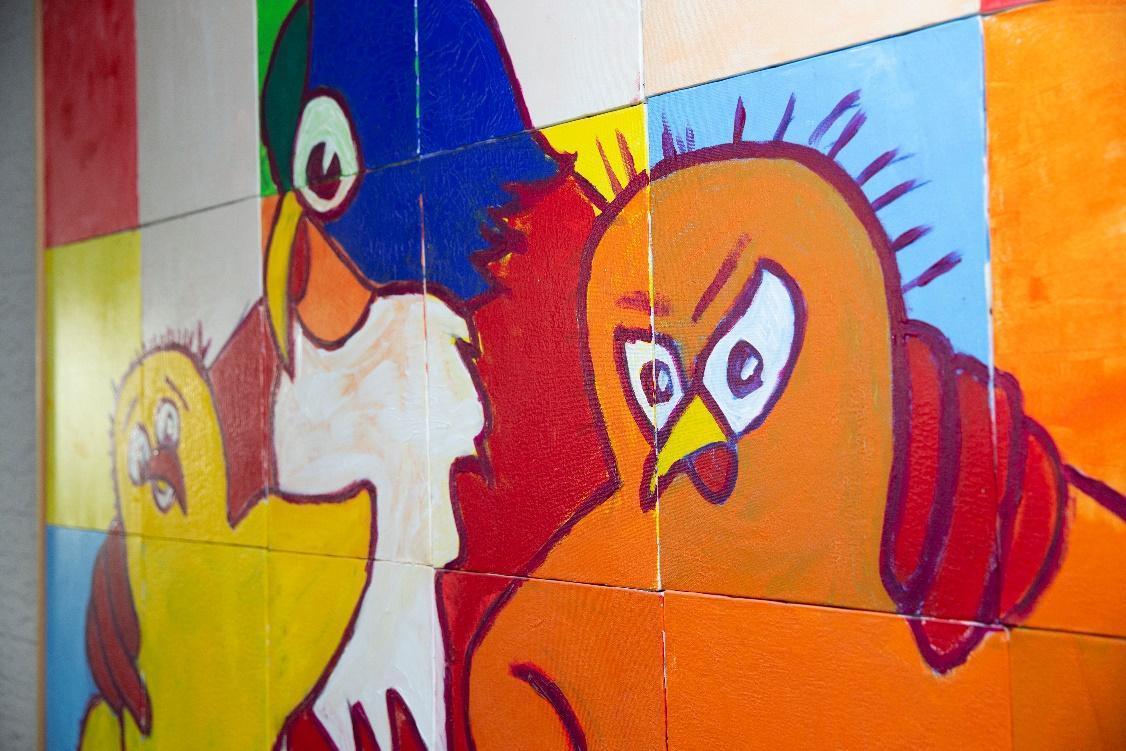 Kleurige muurschildering van vogels op Basisschool De Uilenburcht in Driebergen-Rijsenburg. Kleurige muurschildering van vogels op Basisschool De Uilenburcht in Driebergen-Rijsenburg.