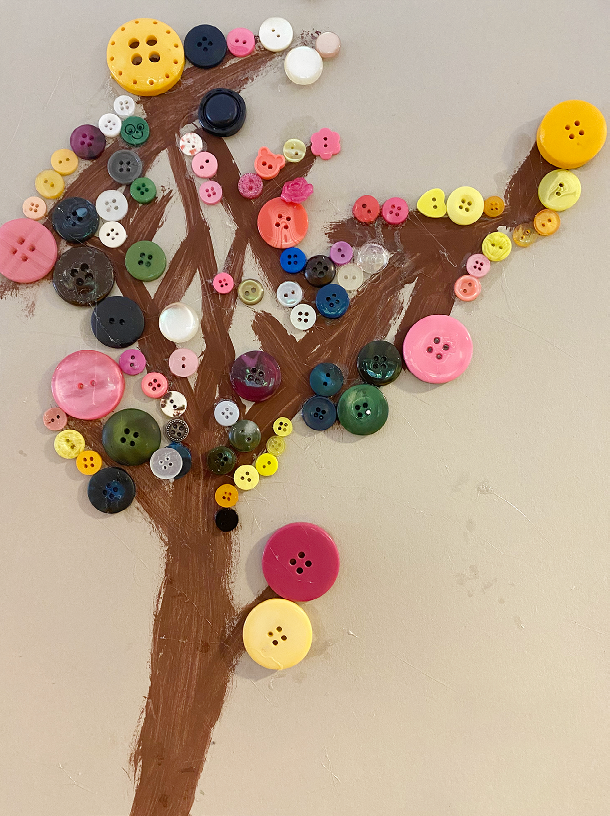 Knopenboom creatie in Basisschool De Dorendal in Doorwerth. Knopenboom creatie in Basisschool De Dorendal in Doorwerth.