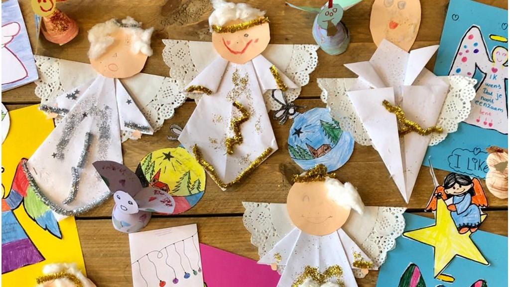 Knutselsessies van leerlingen van Basisschool Menkotoren in Enschede met zelfgemaakte engelen en tekeningen. Knutselsessies van leerlingen van Basisschool Menkotoren in Enschede met zelfgemaakte engelen en tekeningen.