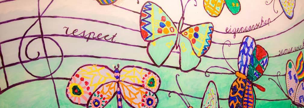 Kunstwerk met vlinders en woorden zoals 'respect' en 'eigenaarsschap' op de muur van P.C. basisschool De Bolster in Amersfoort. Kunstwerk met vlinders en woorden zoals 'respect' en 'eigenaarsschap' op de muur van P.C. basisschool De Bolster in Amersfoort.