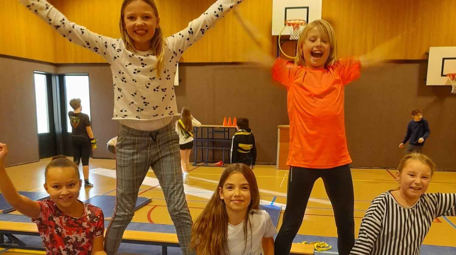 Lachende kinderen in de gymzaal van OBS De SamenSprong in Steenwijk. Lachende kinderen in de gymzaal van OBS De SamenSprong in Steenwijk.