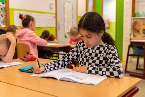 Leerling aan het werk in de klas van IKC De Bavinck in Vlaardingen. Leerling aan het werk in de klas van IKC De Bavinck in Vlaardingen.