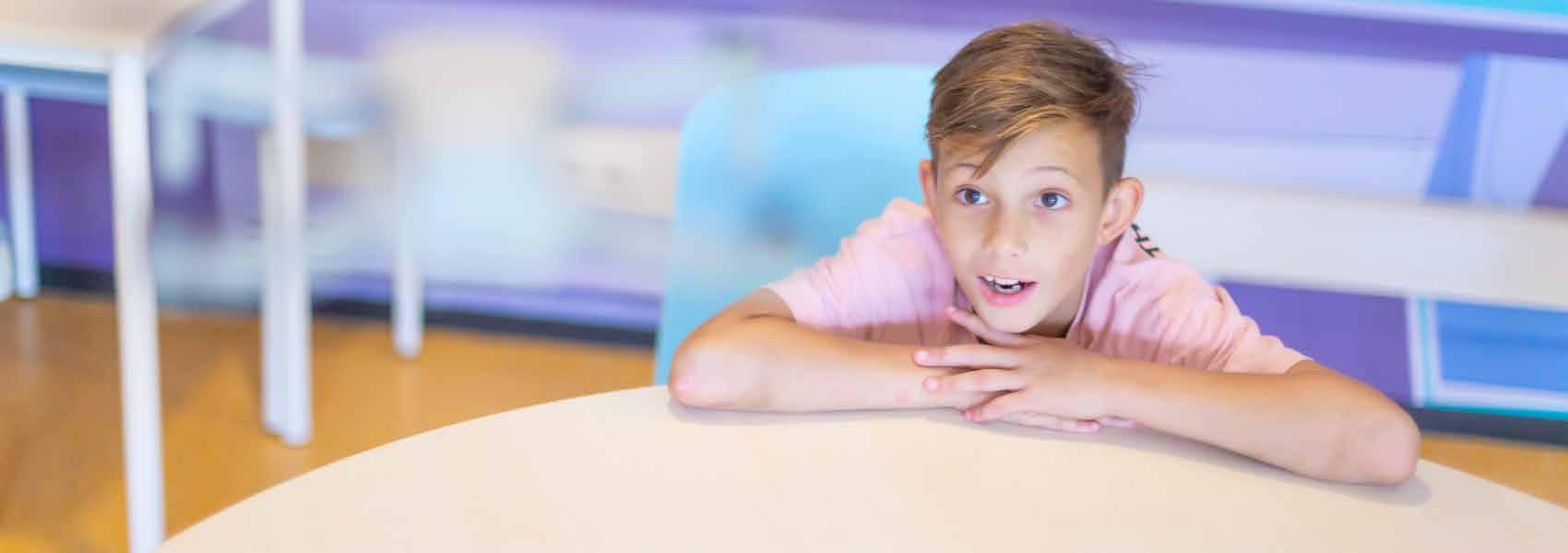 Leerling in de klas van De Triangel in Enschede. Leerling in de klas van De Triangel in Enschede.