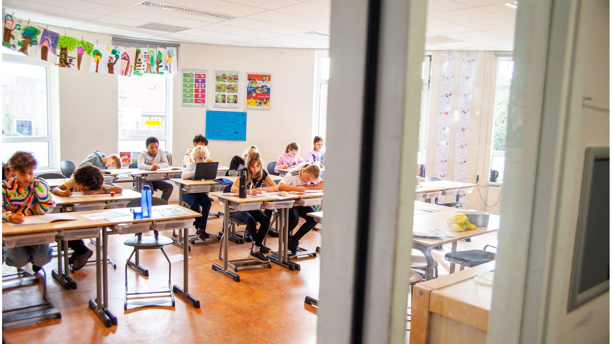 Leerlingen aan het werk in een klaslokaal van IKC Franciscus in Leeuwarden. Leerlingen aan het werk in een klaslokaal van IKC Franciscus in Leeuwarden.