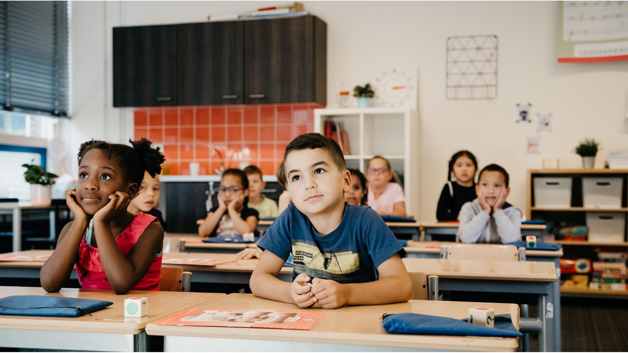 Leerlingen in de klas van de Goede Herderschool in Rotterdam. Leerlingen in de klas van de Goede Herderschool in Rotterdam.