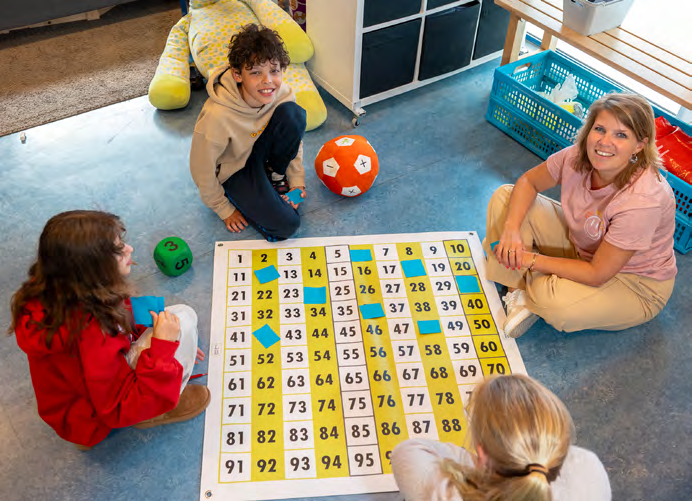Leerlingen spelen een educatief spel in Het Spectrum in Rotterdam. Leerlingen spelen een educatief spel in Het Spectrum in Rotterdam.