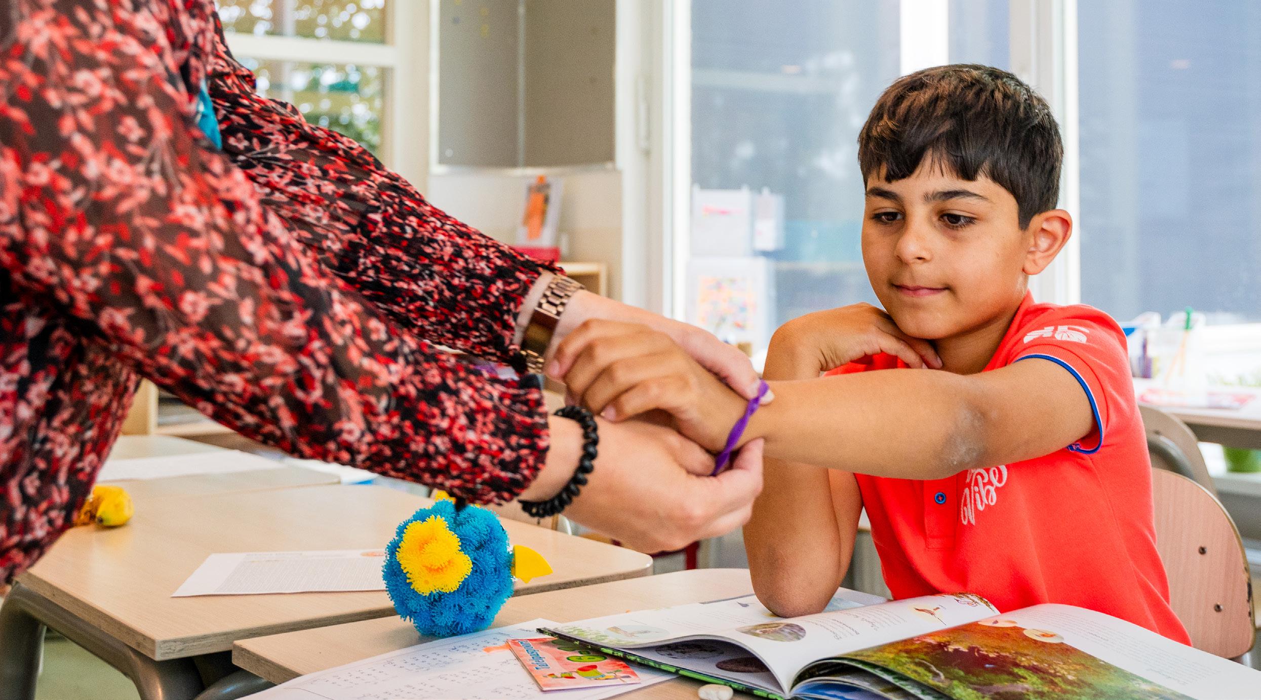 Leerlingen van de Katholieke Basisschool De Hasselbraam in Etten-Leur tijdens een interactief moment in de klas. Leerlingen van de Katholieke Basisschool De Hasselbraam in Etten-Leur tijdens een interactief moment in de klas.
