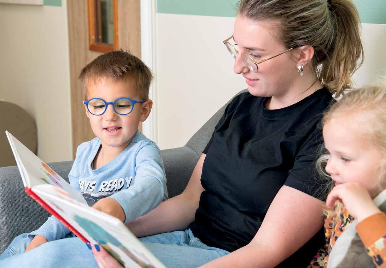 Leerlingen van Kindcentrum De Spreng in Hoevelaken genieten van een voorleesmoment. Leerlingen van Kindcentrum De Spreng in Hoevelaken genieten van een voorleesmoment.