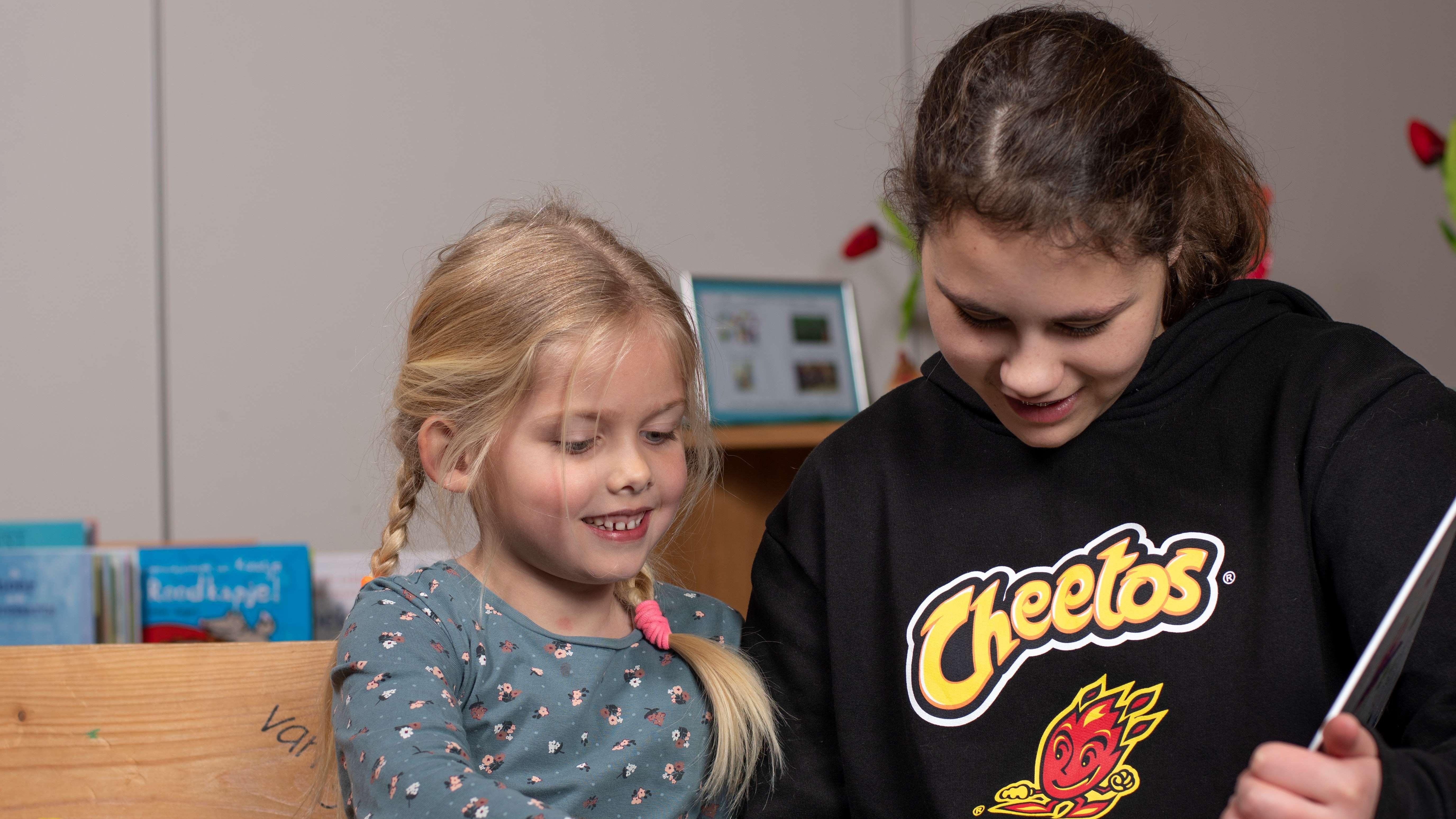 Leerlingen van Openbare Basisschool Hurdegarijp in Hurdegaryp werken samen en hebben plezier. Leerlingen van Openbare Basisschool Hurdegarijp in Hurdegaryp werken samen en hebben plezier.