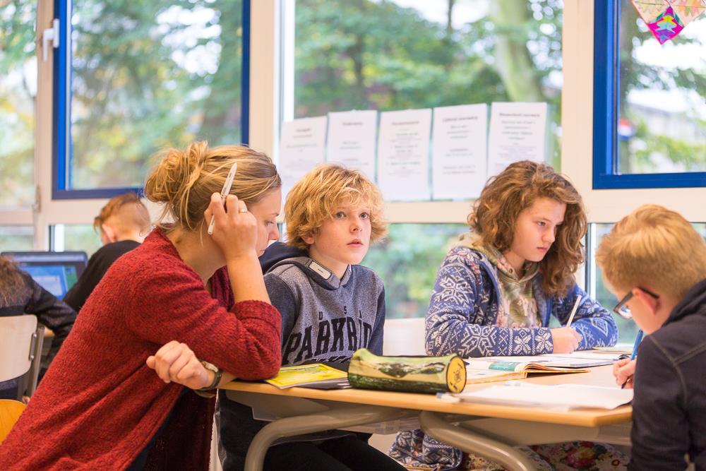 Leerlingen werken geconcentreerd in de klas van de Gabriëlschool in Putten. Leerlingen werken geconcentreerd in de klas van de Gabriëlschool in Putten.