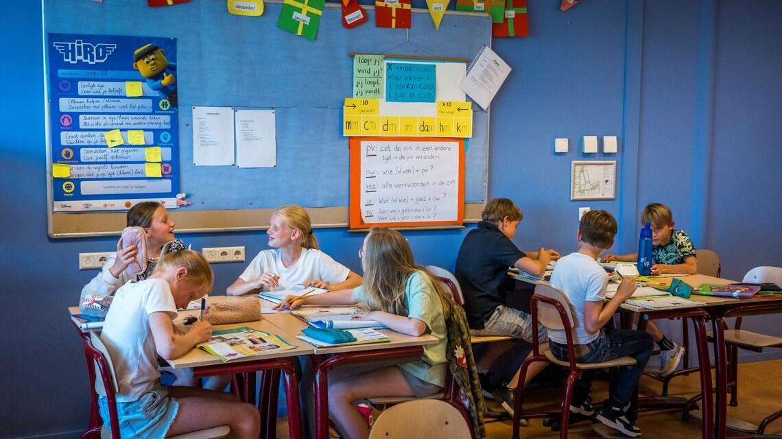 Leerlingen werken samen in de klas van School Kastanjelaan in Leiderdorp. Leerlingen werken samen in de klas van School Kastanjelaan in Leiderdorp.