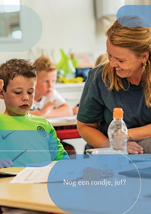 Leraar en leerling in gesprek tijdens een les op Openbare Basisschool Liereland in Alkmaar. Leraar en leerling in gesprek tijdens een les op Openbare Basisschool Liereland in Alkmaar.