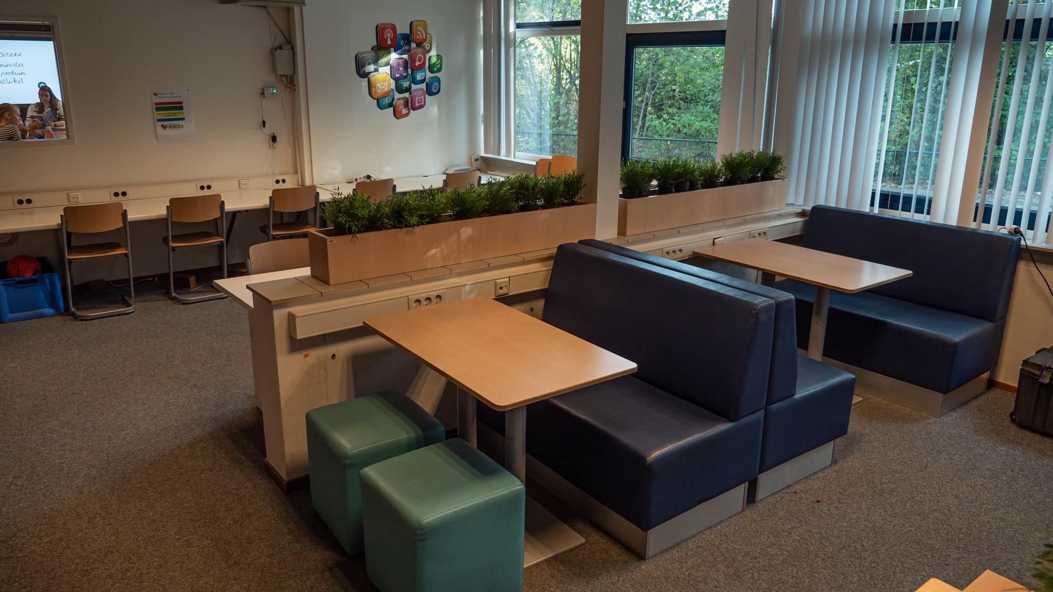 Moderne leeromgeving met enthousiaste leerlingen aan Basisschool Honesch in Haaksbergen. Moderne leeromgeving met enthousiaste leerlingen aan Basisschool Honesch in Haaksbergen.