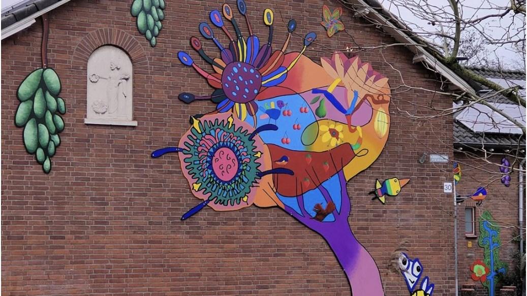 Muurkunst op de buitenwand van de KBs Paulus in Abcoude. Muurkunst op de buitenwand van de KBs Paulus in Abcoude.