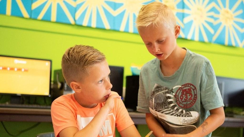 OBS De Schakel in Rotsterhaule, waar leerlingen samenwerken en leren in een kleurrijke omgeving. OBS De Schakel in Rotsterhaule, waar leerlingen samenwerken en leren in een kleurrijke omgeving.