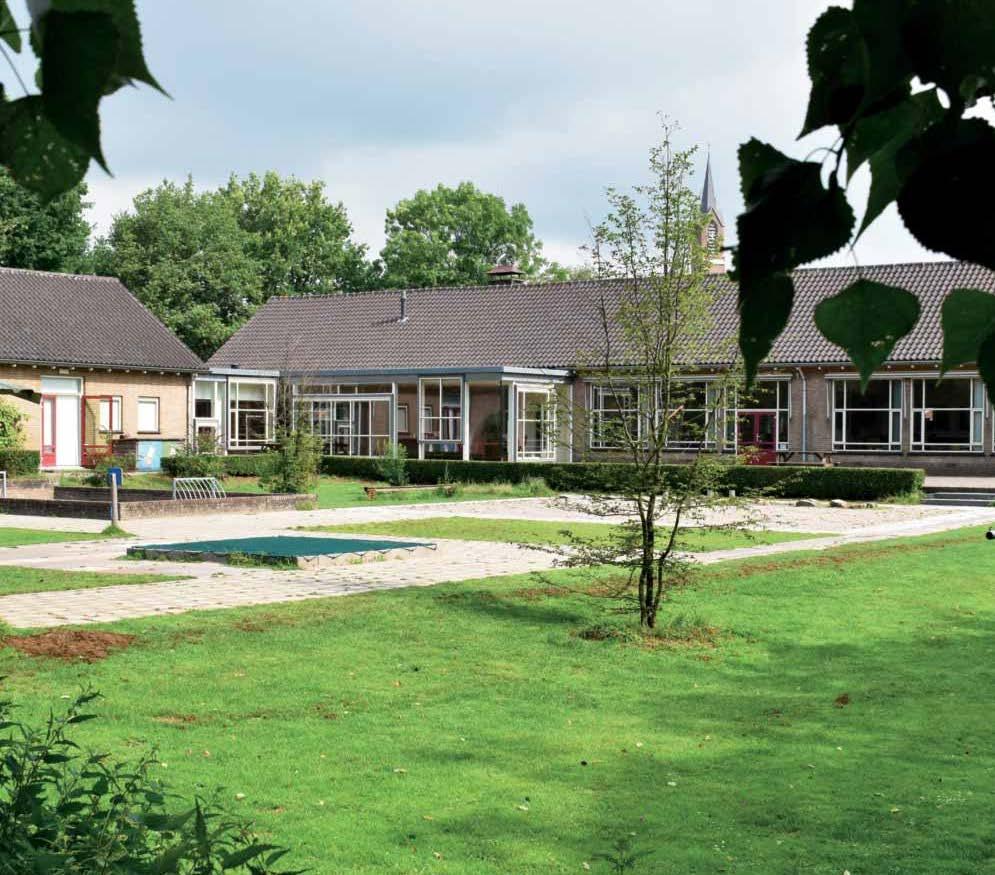 Odradaschool in Alem met een groen schoolplein en moderne gebouwen.