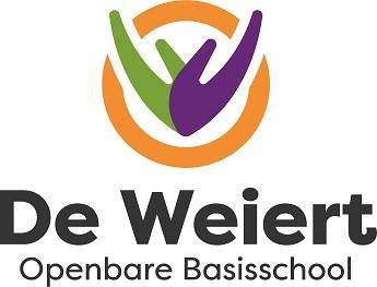 Openbare Basisschool De Westhoek in 2e Exloërmond, omgeven door natuur en blauwe zonneschermen.