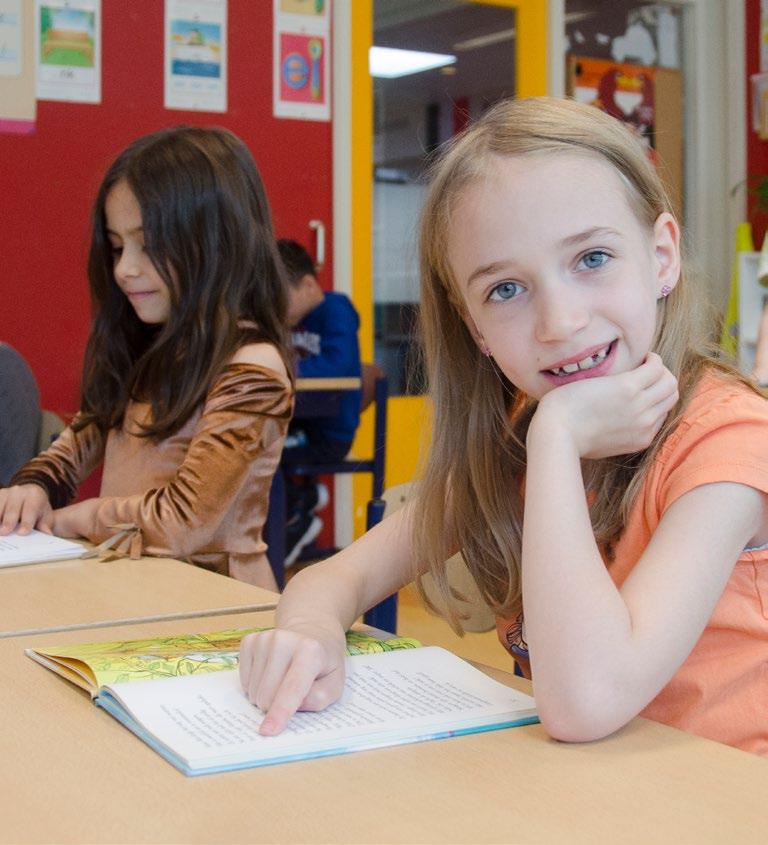 Openbare Basisschool Kamperfoelie in Huizen, waar leerlingen in de klas lezen en leren. Openbare Basisschool Kamperfoelie in Huizen, waar leerlingen in de klas lezen en leren.