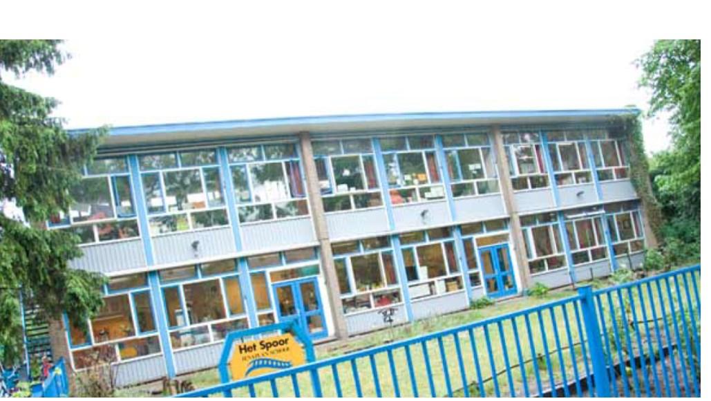 Openbare Jenaplanschool Het Spoor in Zeist met zicht op het schoolgebouw. Openbare Jenaplanschool Het Spoor in Zeist met zicht op het schoolgebouw.