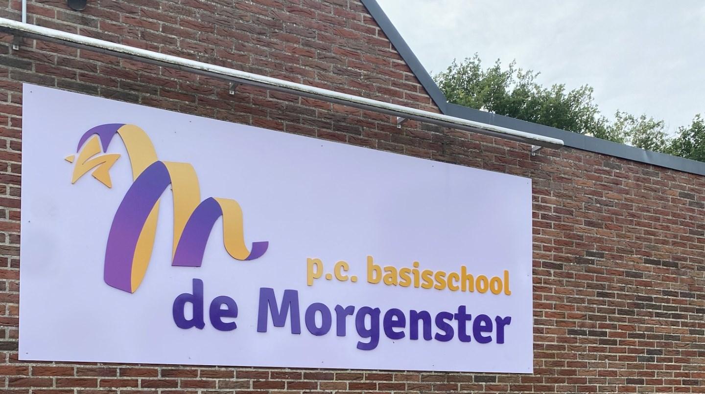 P.C. basisschool de Morgenster in Wierden heeft een kleurrijke gevelbanner. P.C. basisschool de Morgenster in Wierden heeft een kleurrijke gevelbanner.