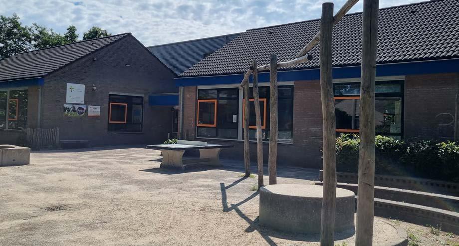 P.C. basisschool De Parkschool in Amersfoort met een overzicht van het schoolplein. P.C. basisschool De Parkschool in Amersfoort met een overzicht van het schoolplein.