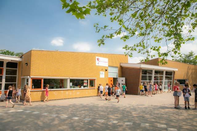 PCBO De Wonderboom in Amersfoort, met leerlingen op het schoolplein.