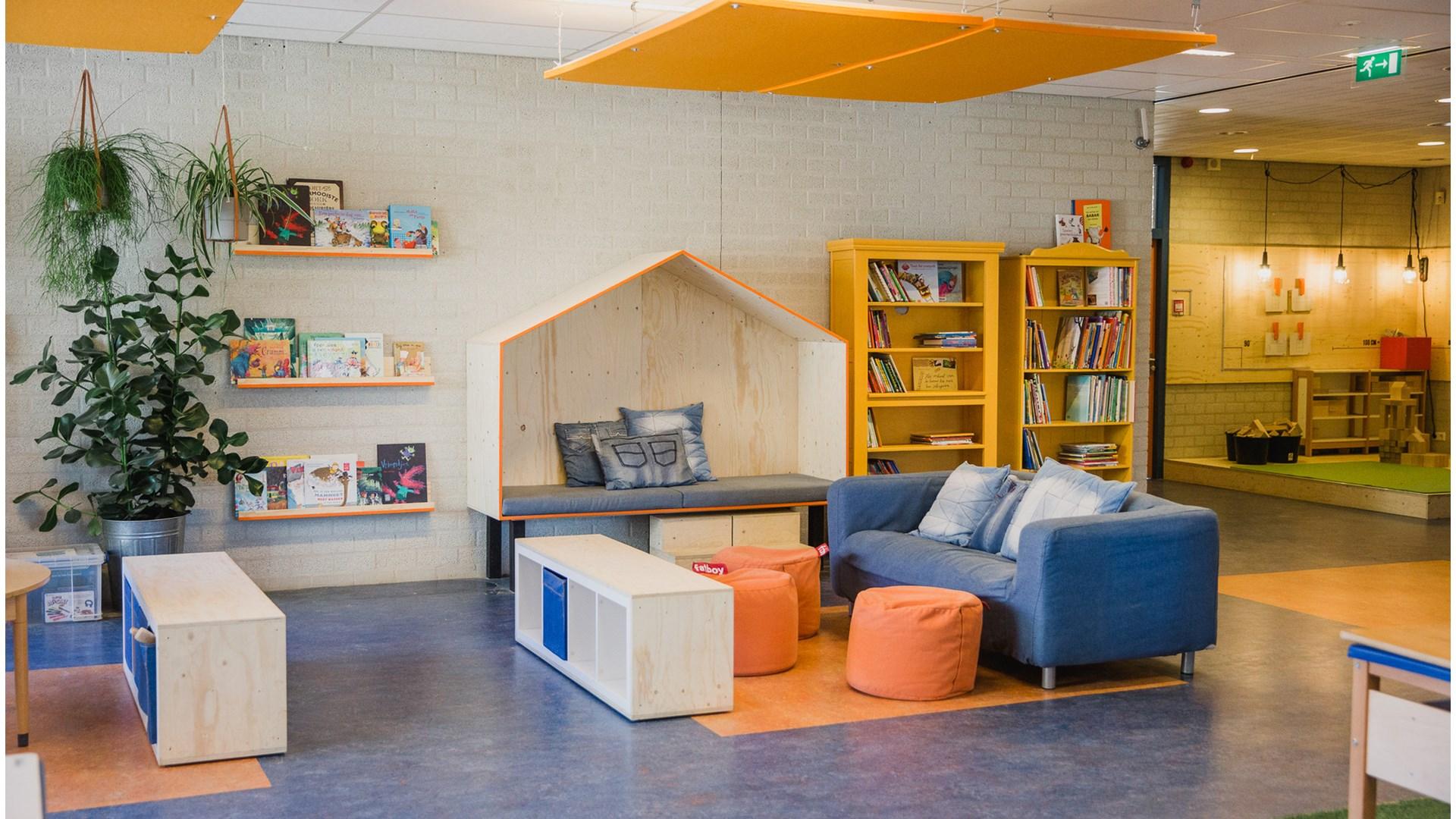 Ruimte voor leren en lezen in de school Opmaat in Nieuw-Vennep.