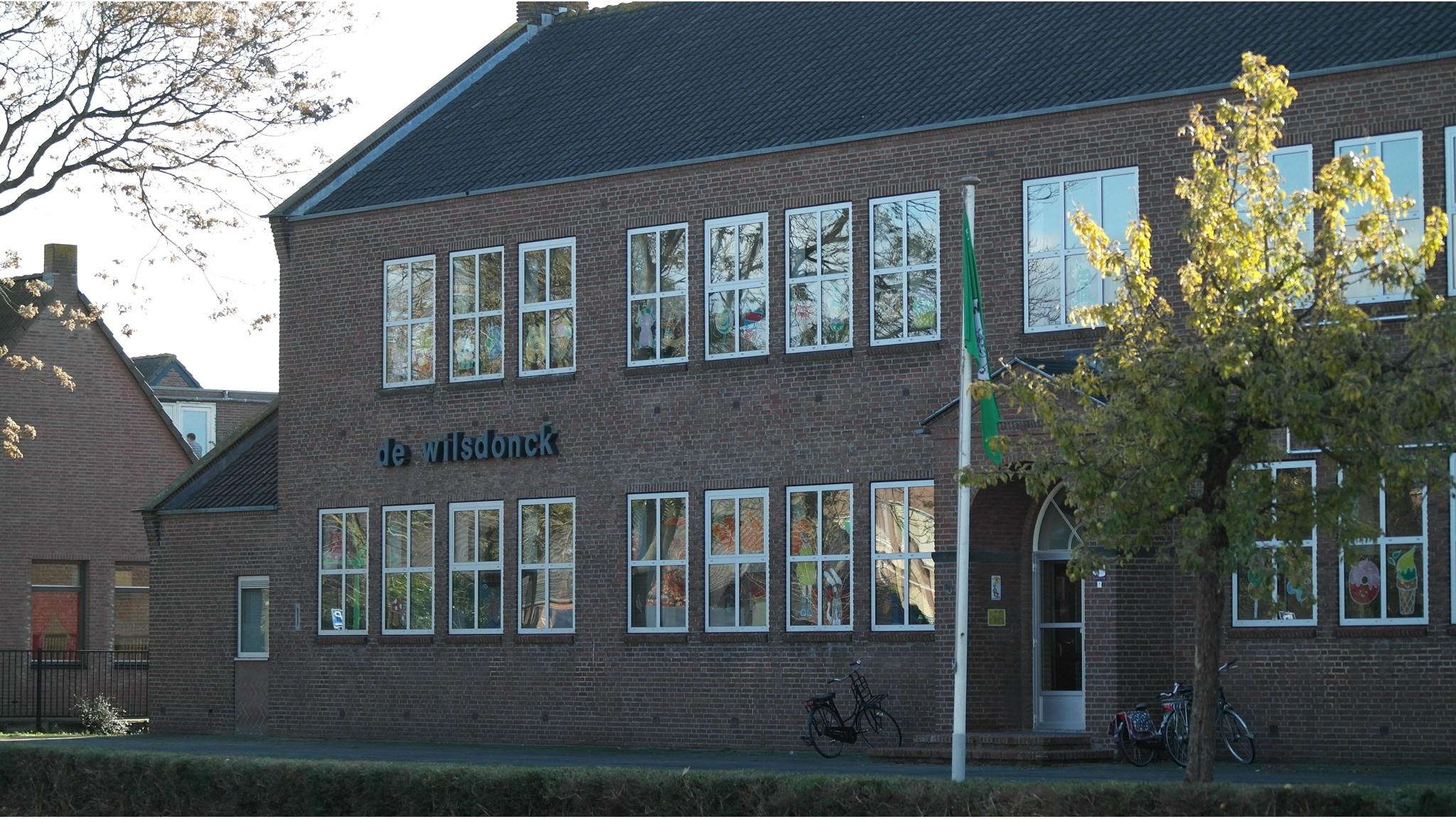 Schoolgebouw van bs de Wilsdonck in Raamsdonksveer. Schoolgebouw van bs de Wilsdonck in Raamsdonksveer.