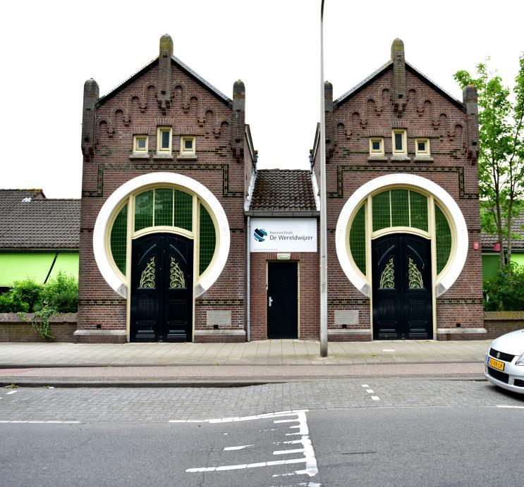 Schoolgebouw van De Wereldwijzer in Utrecht met karakteristieke ronde vensters. Schoolgebouw van De Wereldwijzer in Utrecht met karakteristieke ronde vensters.