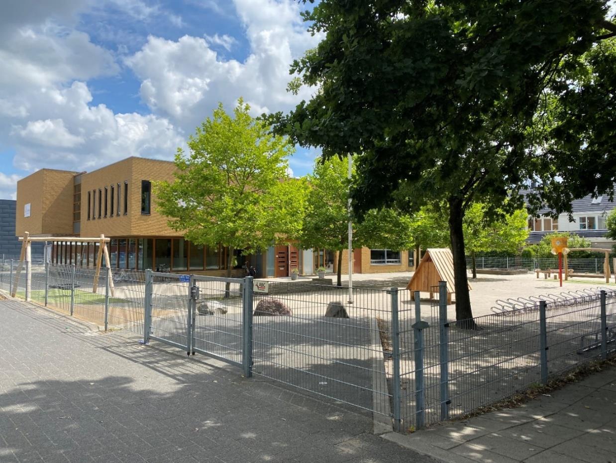 Schoolplein van basisschool Omnia in Nootdorp. Schoolplein van basisschool Omnia in Nootdorp.