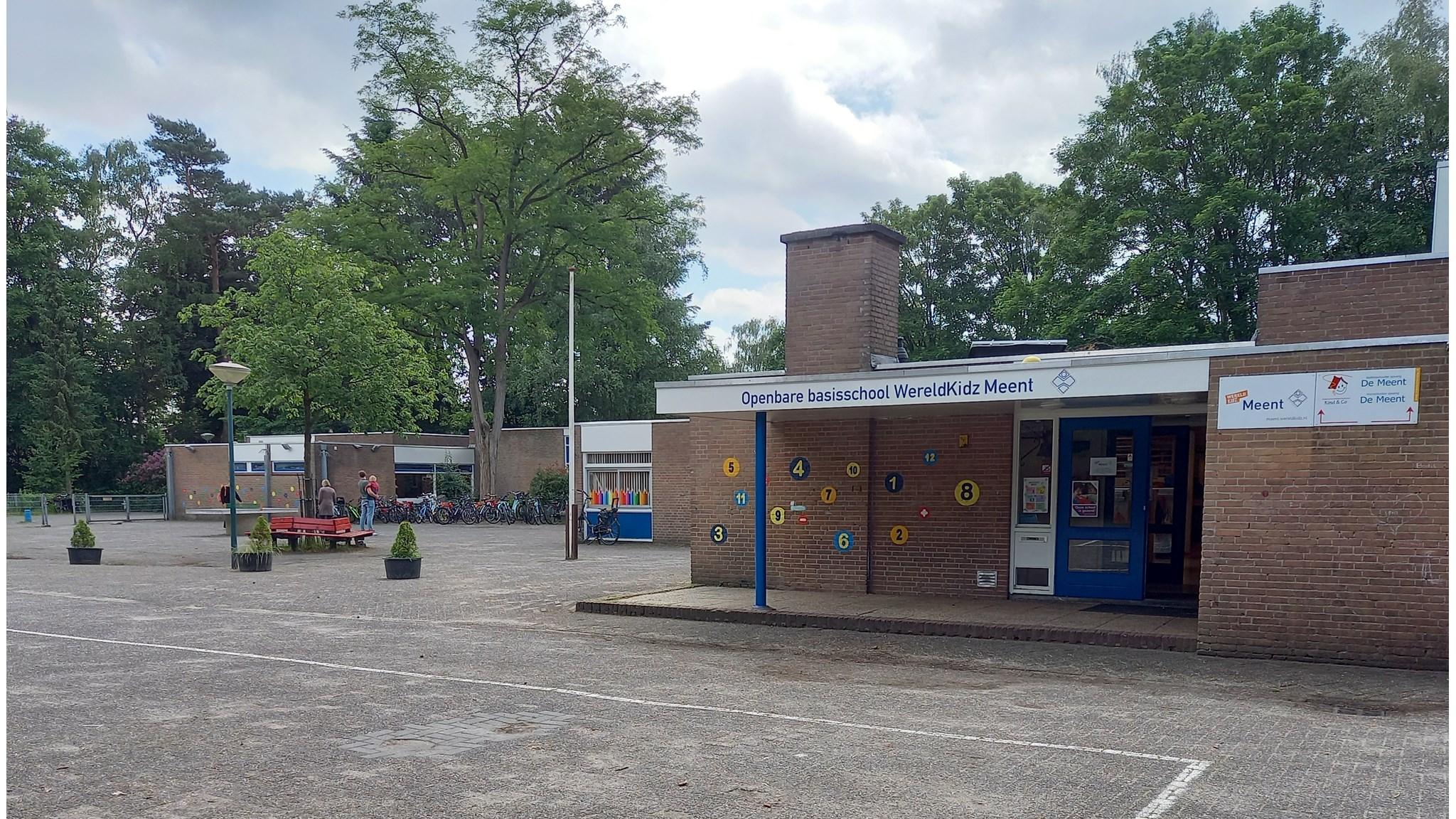 Schoolplein van de openbare basisschool WereldKidz Meent in Maarn. Schoolplein van de openbare basisschool WereldKidz Meent in Maarn.