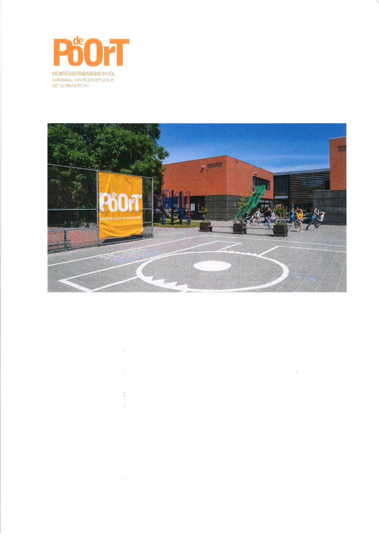 Schoolplein van De Poort Montessori Basisschool in Maastricht met spelende kinderen. Schoolplein van De Poort Montessori Basisschool in Maastricht met spelende kinderen.