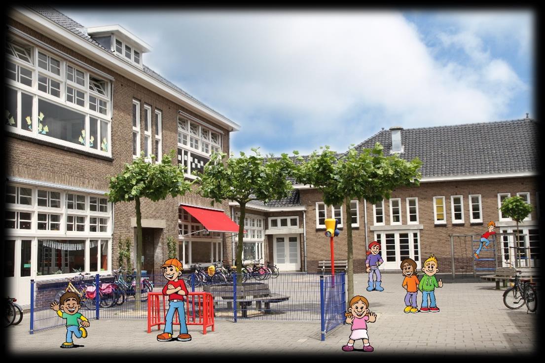 Schoolplein van de Sint Bernardusschool in Haarlem met kinderen die spelen. Schoolplein van de Sint Bernardusschool in Haarlem met kinderen die spelen.
