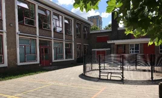 Schoolplein van de Tamarschool in Den Haag. Schoolplein van de Tamarschool in Den Haag.