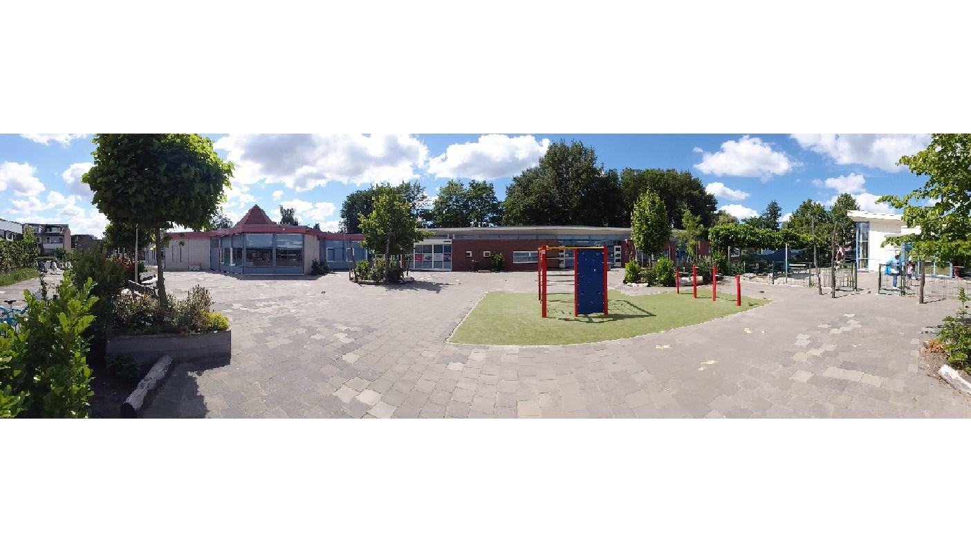 Schoolplein van Openbare Basisschool de Tweemaster in Capelle aan den IJssel. Schoolplein van Openbare Basisschool de Tweemaster in Capelle aan den IJssel.