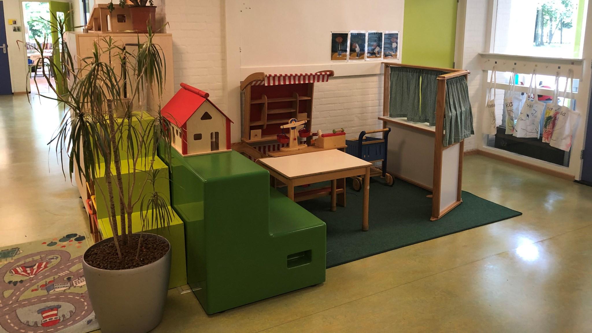 Speelruimte met houten speelgoed en inrichting in Kindcentrum Willibrord, Heiloo. Speelruimte met houten speelgoed en inrichting in Kindcentrum Willibrord, Heiloo.