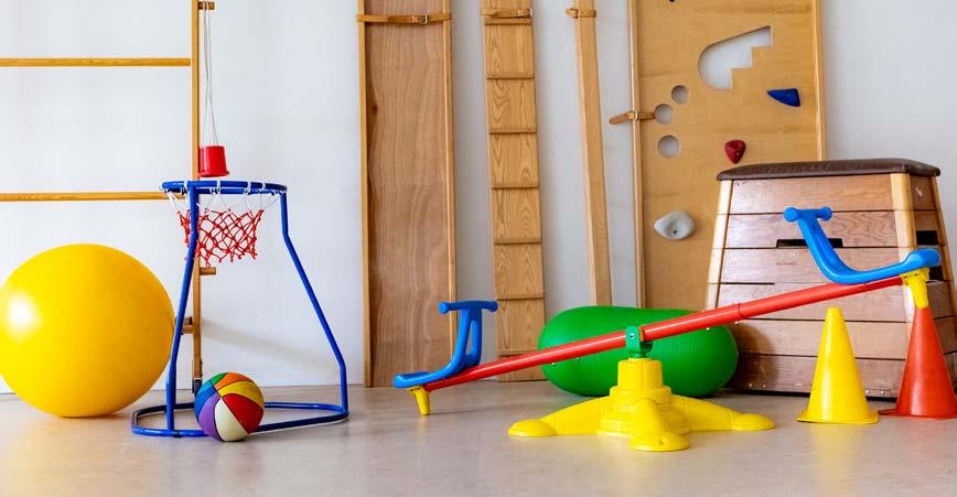 Speeltoestellen en sportmateriaal voor kinderen bij IKC De Westhoek in Maassluis. Speeltoestellen en sportmateriaal voor kinderen bij IKC De Westhoek in Maassluis.