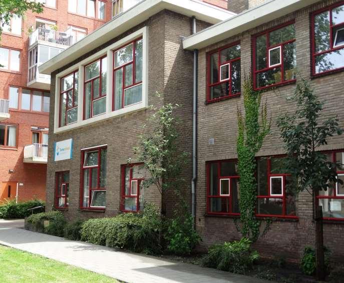 Tamarschool in Den Haag, met een groene omgeving en moderne architectuur. Tamarschool in Den Haag, met een groene omgeving en moderne architectuur.