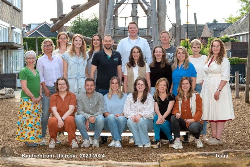 Teamfoto van Kindcentrum Theresia in Eindhoven voor het schooljaar 2023-2024 op het schoolplein. Teamfoto van Kindcentrum Theresia in Eindhoven voor het schooljaar 2023-2024 op het schoolplein.