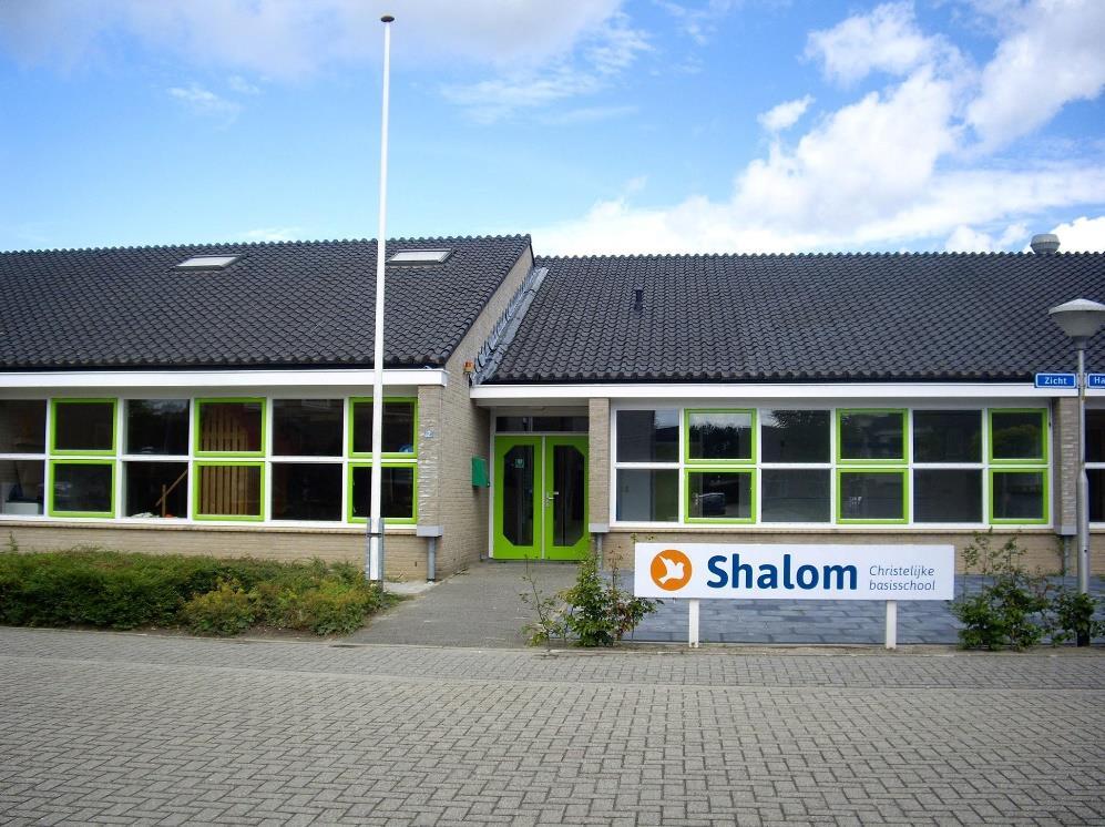 Voorgevel van de Protestants Christelijke Basisschool Shalom in Vriezenveen. Voorgevel van de Protestants Christelijke Basisschool Shalom in Vriezenveen.