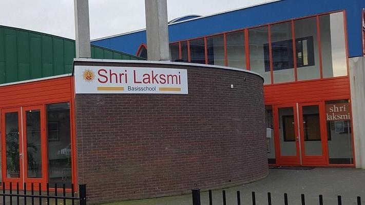 Voorkant van de Shri Laksmi School in Amsterdam. Voorkant van de Shri Laksmi School in Amsterdam.