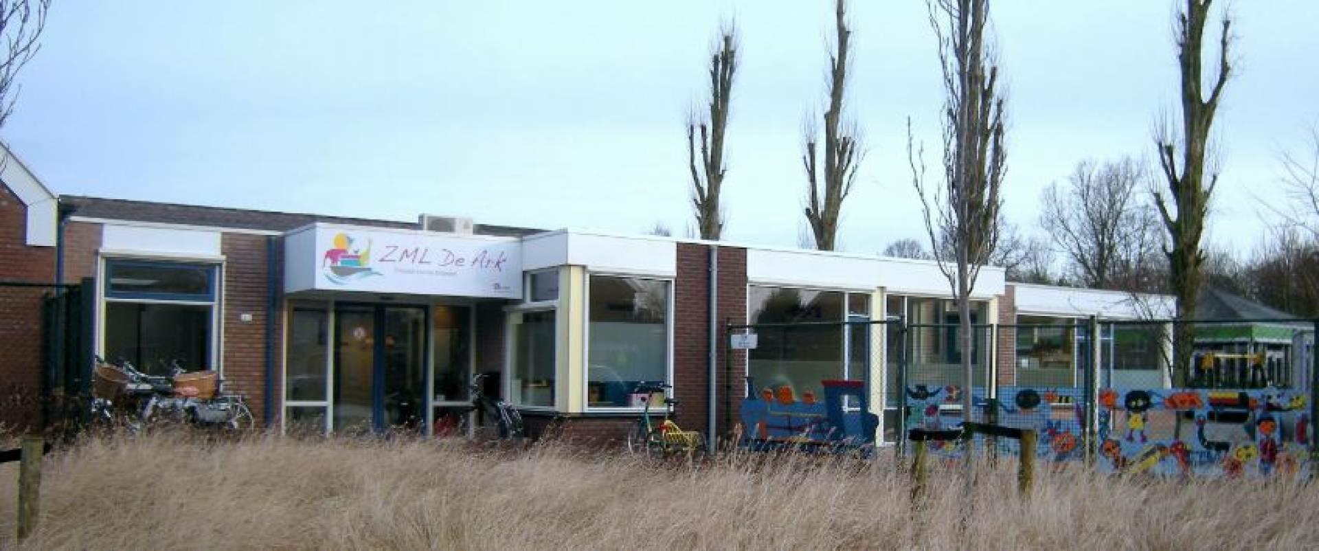 ZML de Ark Oud-Beijerland, een basisschool met een kleurrijke speelomgeving in Oud-Beijerland. ZML de Ark Oud-Beijerland, een basisschool met een kleurrijke speelomgeving in Oud-Beijerland.